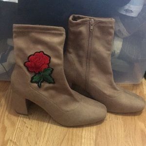 Rose embroidered brown bootie 8.5